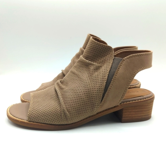 Comfortiva Belen Sandal - Picture 2 of 12